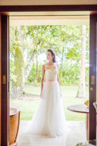 Traumhafte Hochzeitskleidung auf den Seychellen, perfekte Kulisse für Ihre Traumhochzeit.