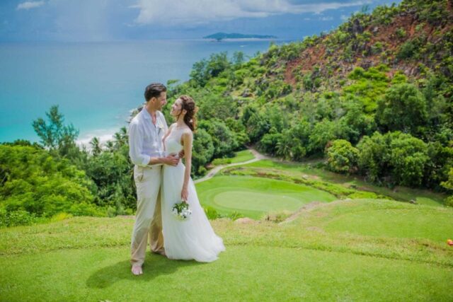 Traum Hochzeit Seychellen am malerischen Golf mit Blick auf die Natur.