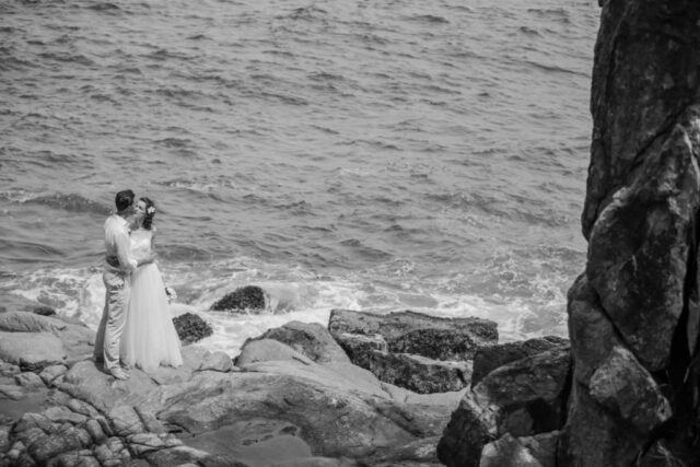 Hochzeit am Strand auf den Seychellen, Traummotiv für Flitterwochen.